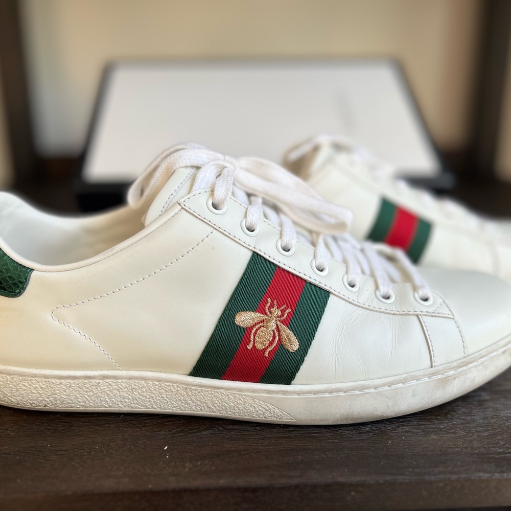 Gucci WOMEN'S ACE SNEAKER WITH BEE - Picture 9 of 14